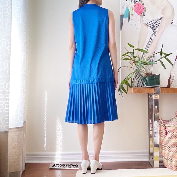 Blue midi dress with lower pleated skirt and tonal diamond design - Picture 3 of 7
